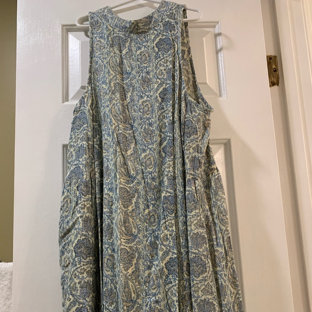 En Creme blue white floral dress small